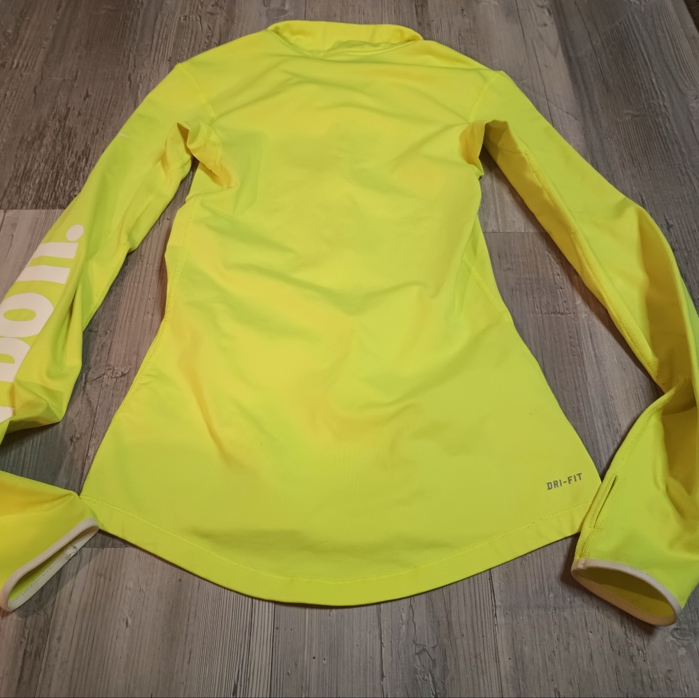 Nike Top - Picture 5 of 5